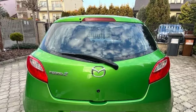 MAZDA 2 
