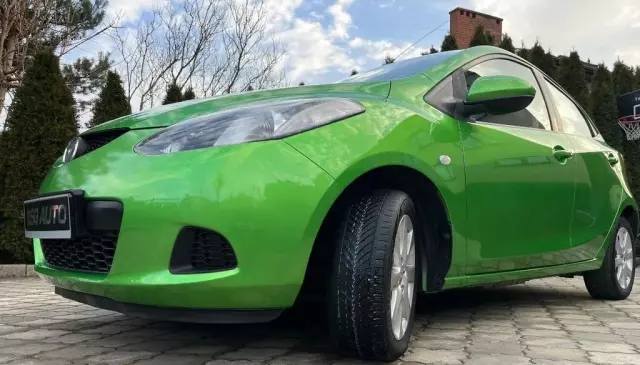MAZDA 2 