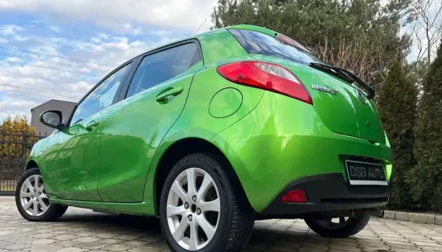 MAZDA 2 
