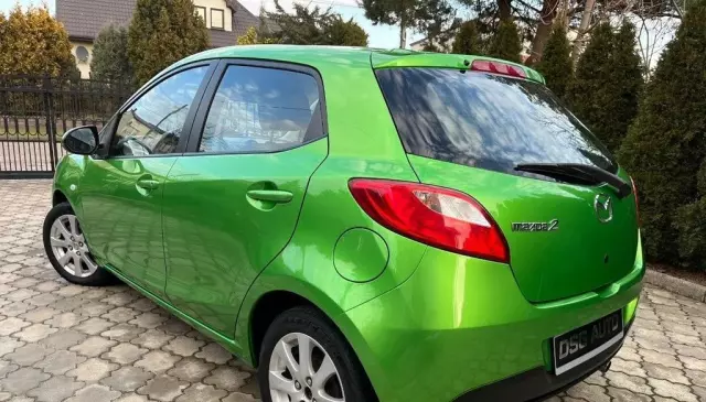 MAZDA 2 