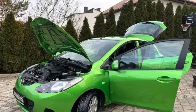 MAZDA 2 