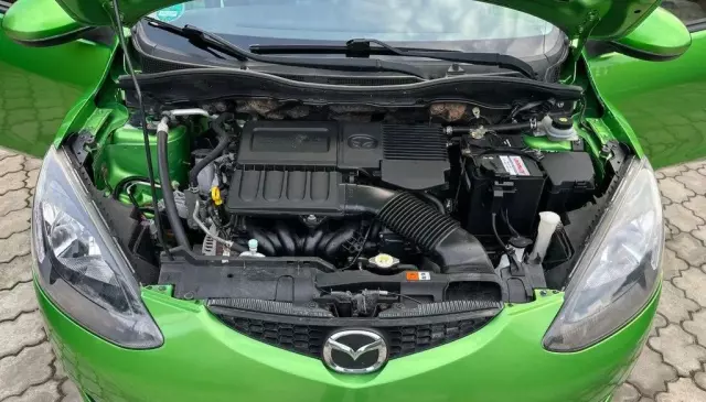 MAZDA 2 