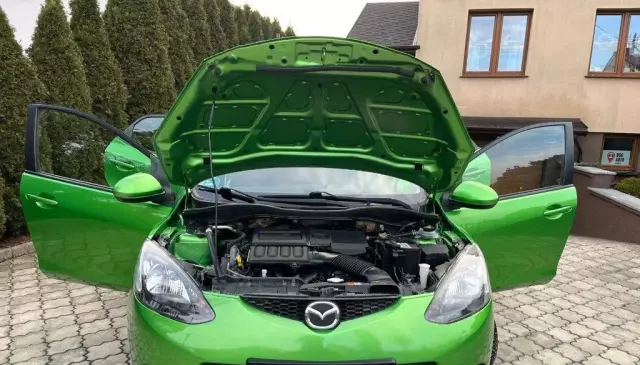 MAZDA 2 