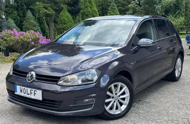 VOLKSWAGEN Golf 