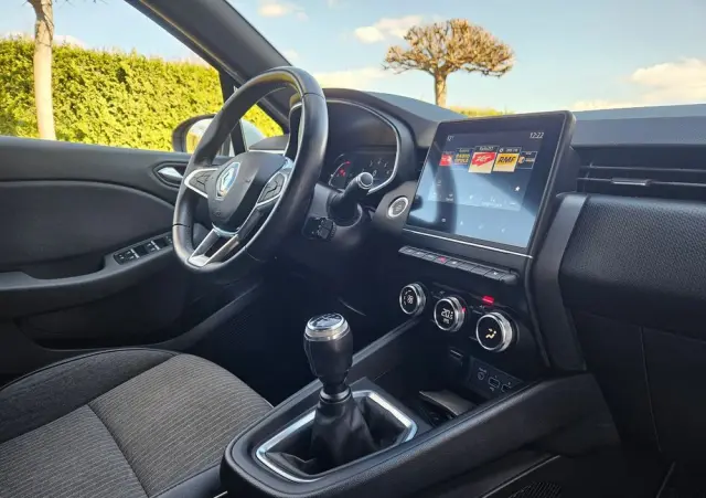 RENAULT Clio TCe 100 INTENS