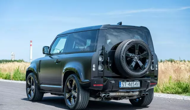 LAND ROVER Defender 
