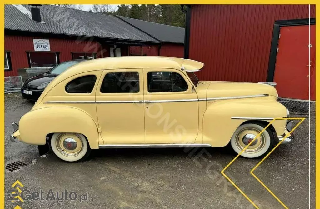 PLYMOUTH Deluxe 4-door Touring Sedan 3.6 