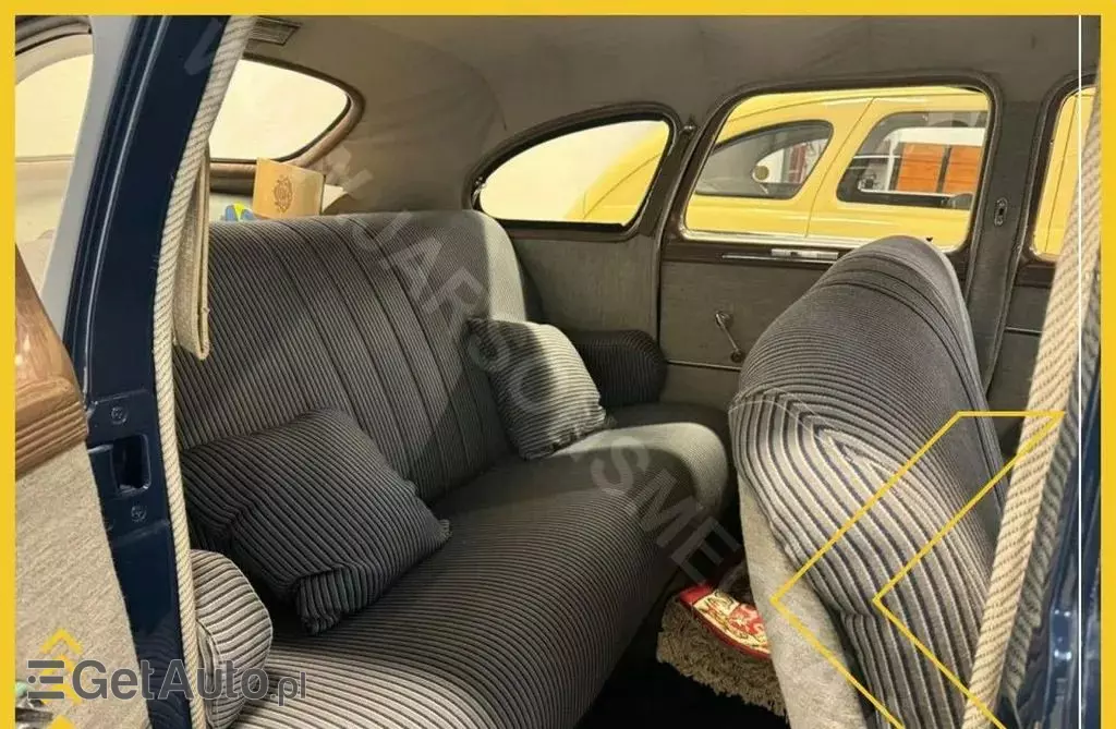 PLYMOUTH Deluxe 4-door Touring Sedan 3.6 