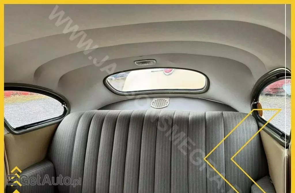 PLYMOUTH Deluxe 4-door Touring Sedan 3.6 