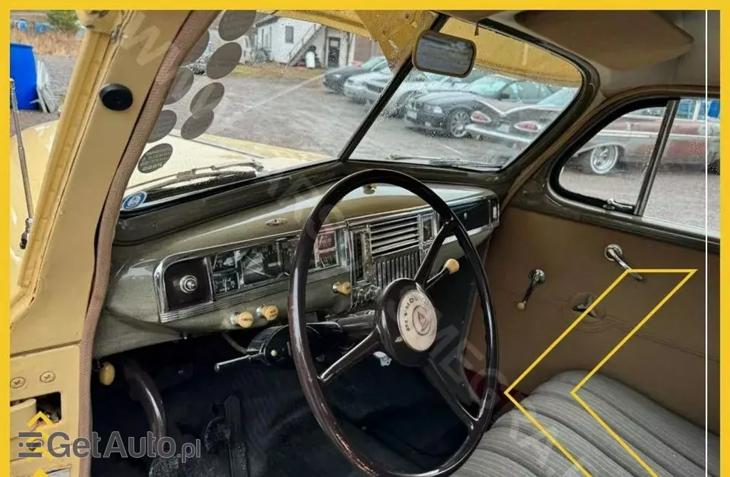 PLYMOUTH Deluxe 4-door Touring Sedan 3.6 