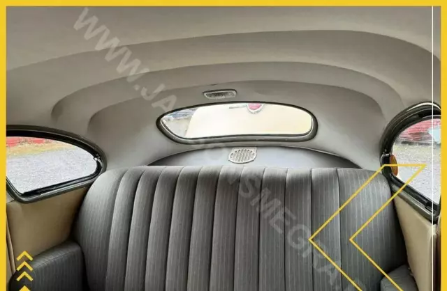 PLYMOUTH Deluxe 4-door Touring Sedan 3.6 