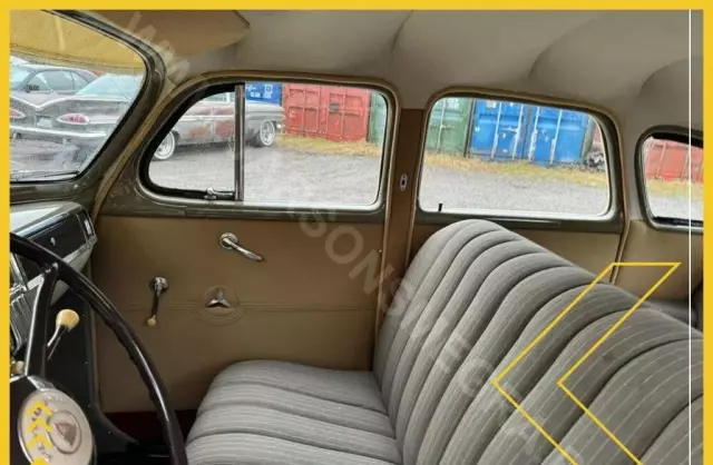 PLYMOUTH Deluxe 4-door Touring Sedan 3.6 