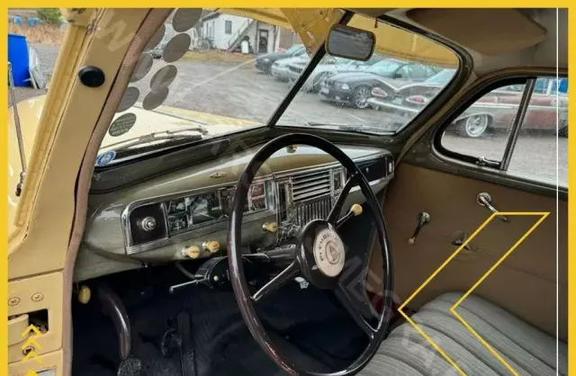 PLYMOUTH Deluxe 4-door Touring Sedan 3.6 