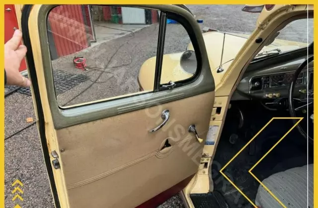 PLYMOUTH Deluxe 4-door Touring Sedan 3.6 