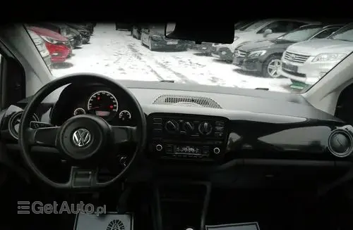 VOLKSWAGEN Up! 
