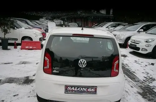 VOLKSWAGEN Up! 