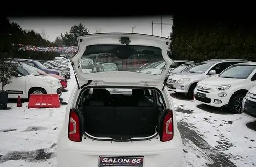 VOLKSWAGEN Up! 