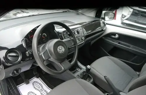 VOLKSWAGEN Up! 