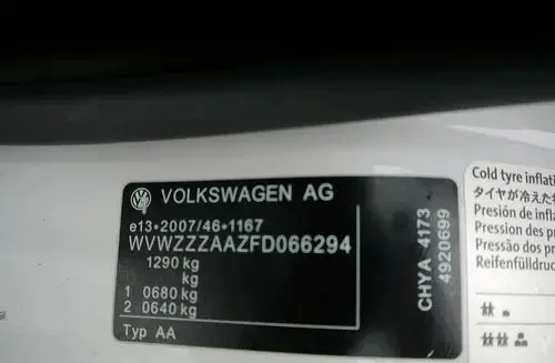 VOLKSWAGEN Up! 