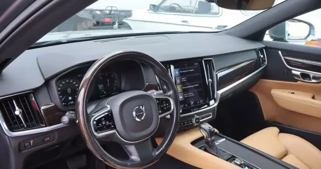 VOLVO S90 D5 AWD Momentum