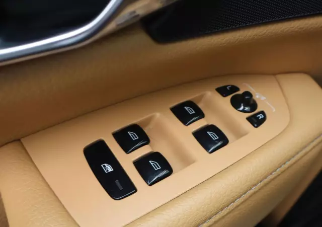 VOLVO S90 D5 AWD Momentum