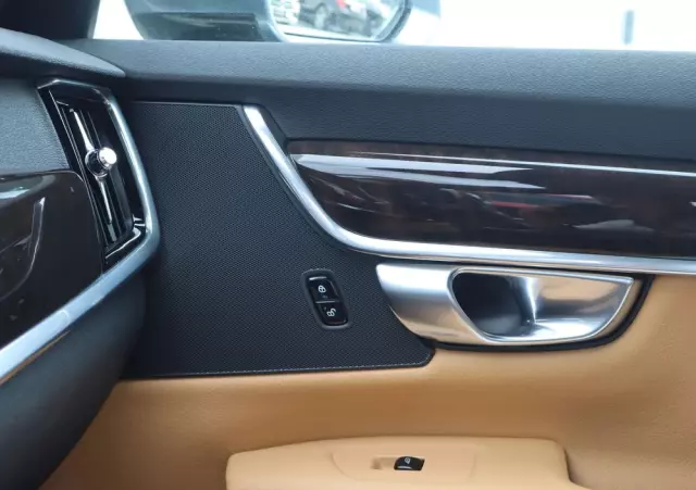 VOLVO S90 D5 AWD Momentum