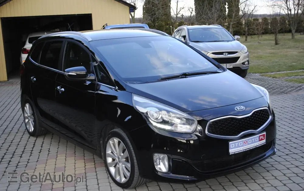 KIA Carens 