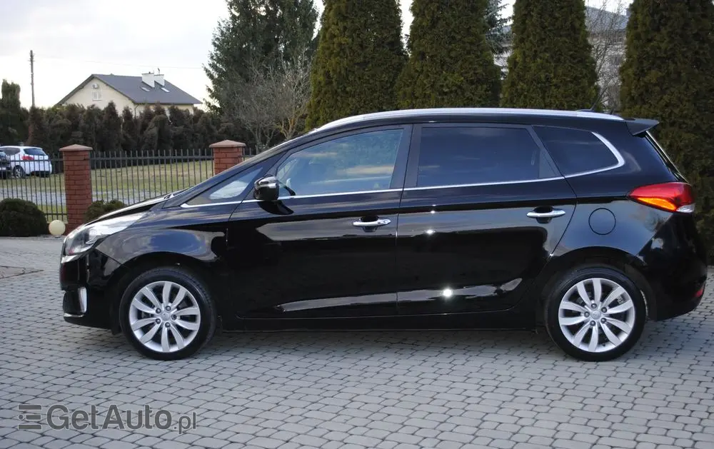 KIA Carens 