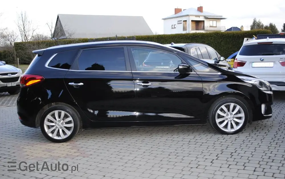 KIA Carens 