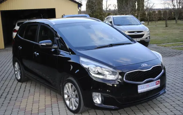 KIA Carens 