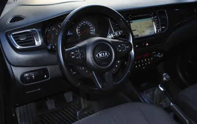 KIA Carens 
