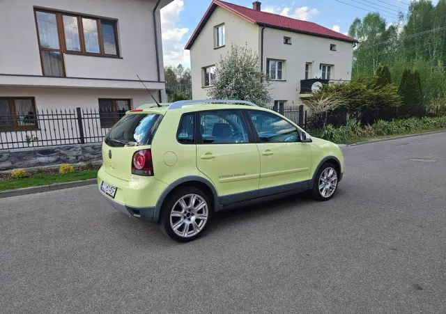 VOLKSWAGEN Polo Cross 