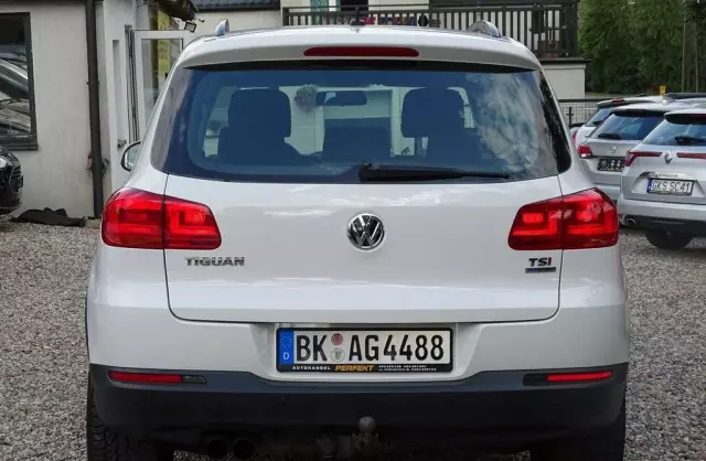 VOLKSWAGEN Tiguan 
