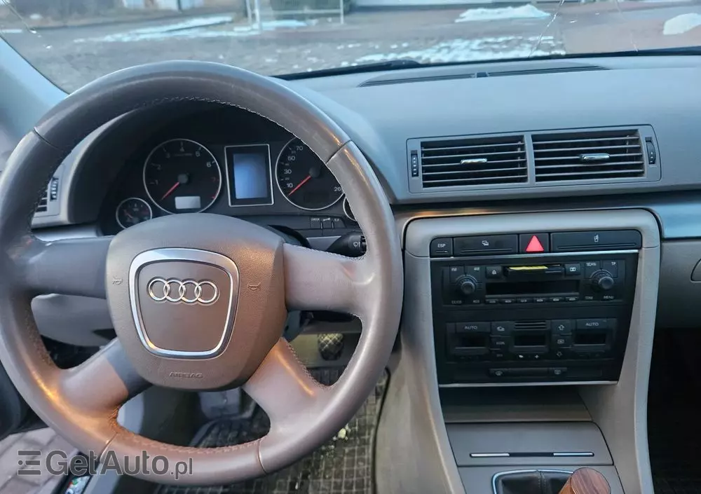 AUDI A4 1.6