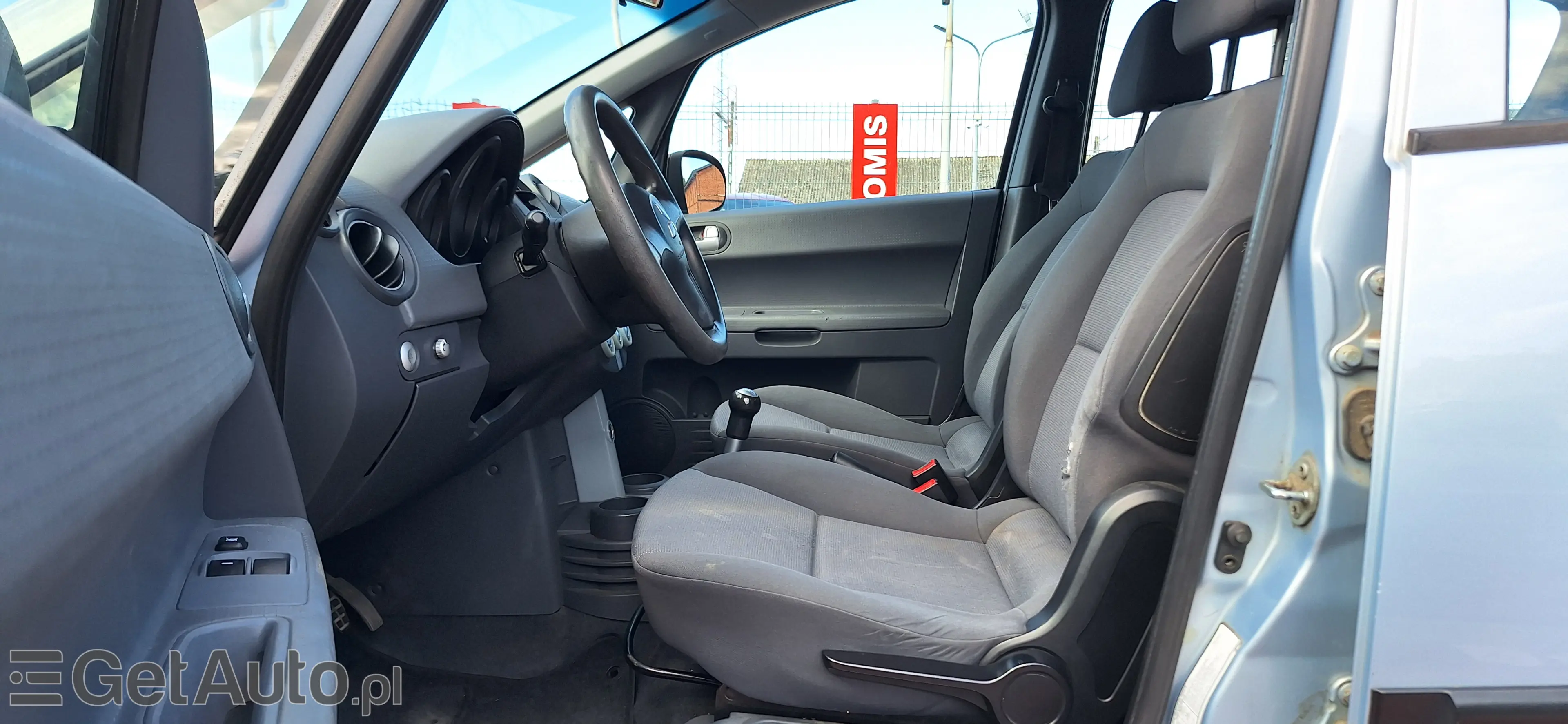 MITSUBISHI Colt 