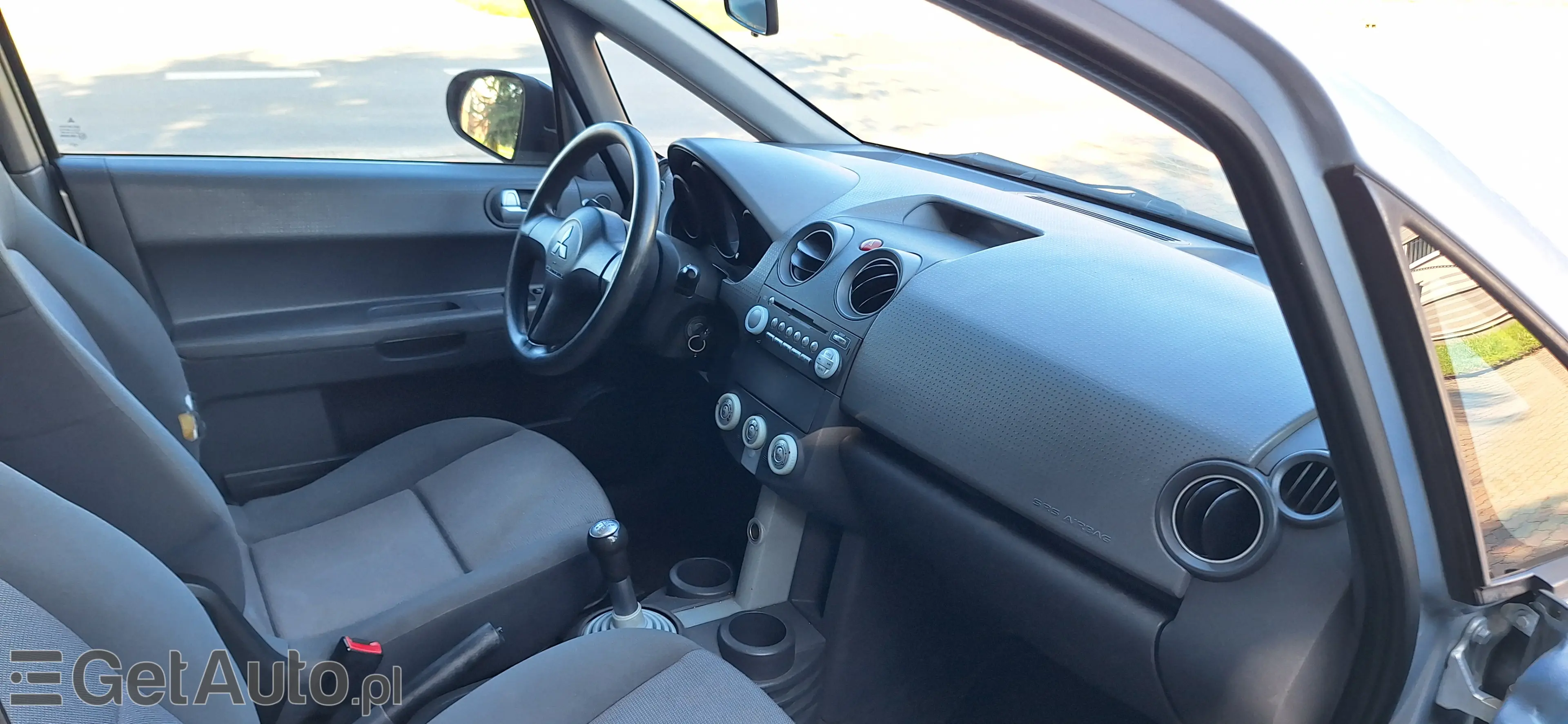 MITSUBISHI Colt 