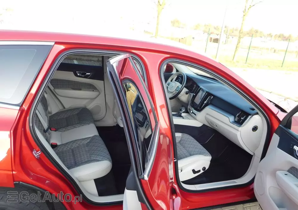 VOLVO XC 60 D4 Momentum Pro