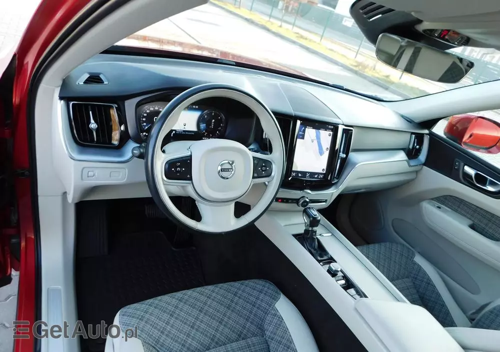 VOLVO XC 60 D4 Momentum Pro