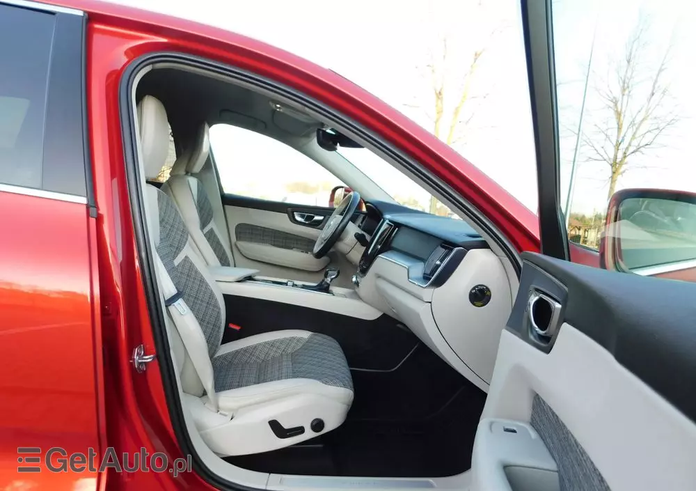 VOLVO XC 60 D4 Momentum Pro