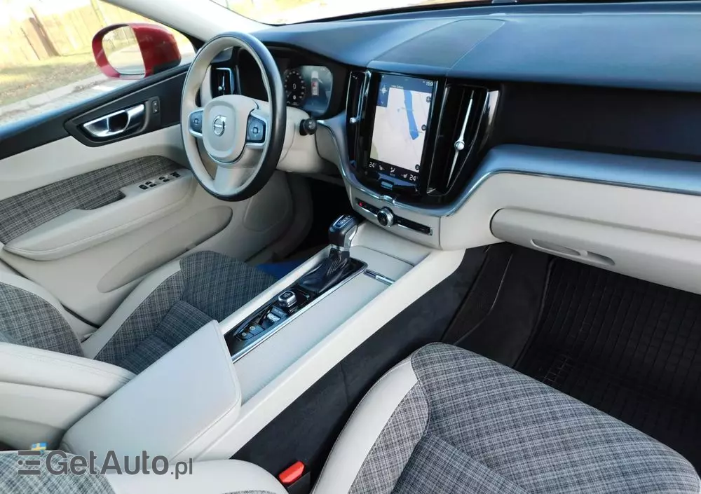 VOLVO XC 60 D4 Momentum Pro