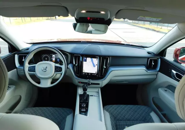 VOLVO XC 60 D4 Momentum Pro