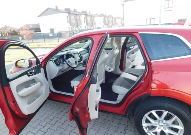 VOLVO XC 60 D4 Momentum Pro