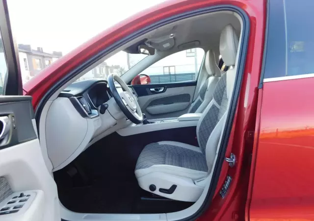 VOLVO XC 60 D4 Momentum Pro