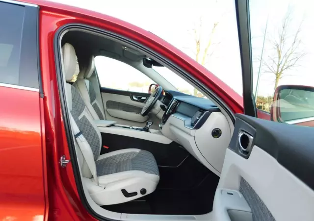 VOLVO XC 60 D4 Momentum Pro