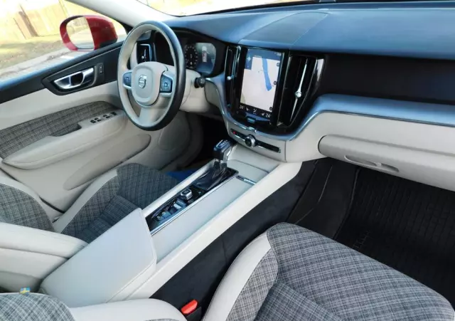 VOLVO XC 60 D4 Momentum Pro