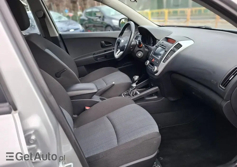 KIA Ceed 1.4 CVVT Dream-Team Edition