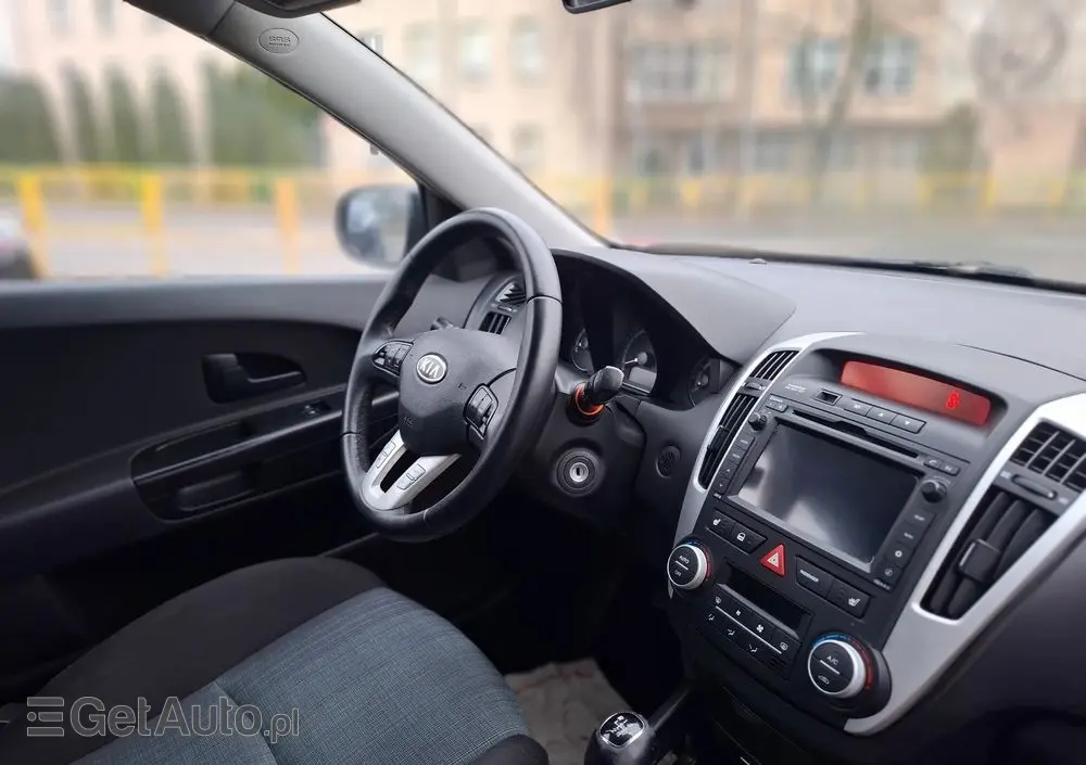 KIA Ceed 1.4 CVVT Dream-Team Edition