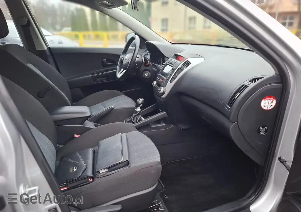 KIA Ceed 1.4 CVVT Dream-Team Edition