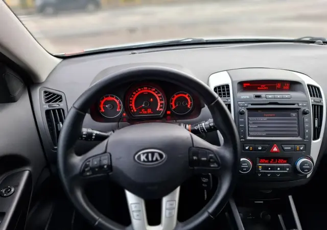 KIA Ceed 1.4 CVVT Dream-Team Edition