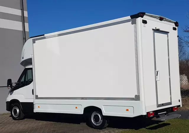 IVECO DAILY KONTENER NISKOPODŁOGOWY 4,43x2,23x2,42 SKLEP FOODTRUCK BAR KLIMA KONIOWÓZ KAMPER 